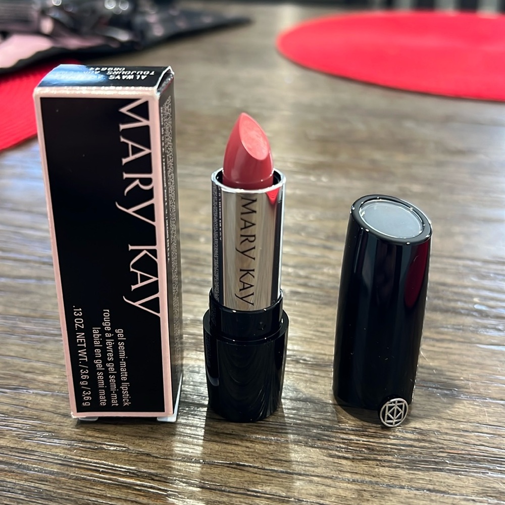 Gel semi-matte lipstick new
